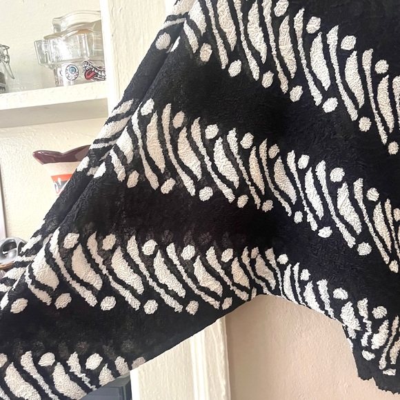 🏷️🎉🆕 nwt! • black & white zebra striped dolman batwing crinkle top - Picture 6 of 16